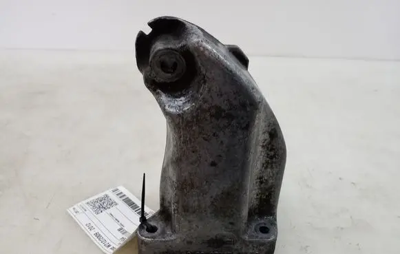 Mercedes-Benz E W212 Engine mounting bracket A6422233304