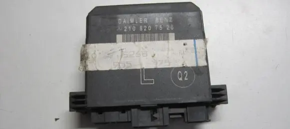 Mercedes-Benz E W210 Door control unit/module 2108207526