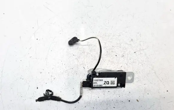 Opel Insignia A Antenna control unit 13327069