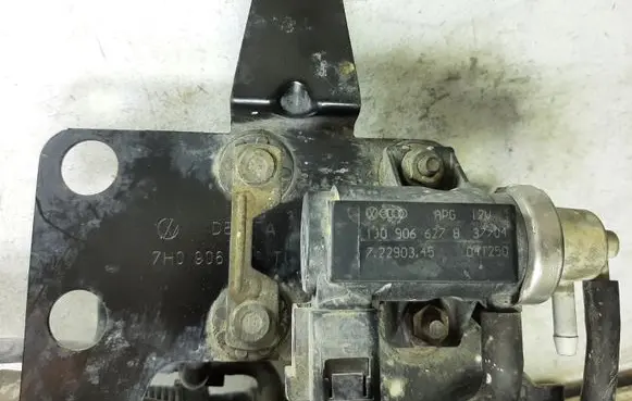 Volkswagen Transporter - Caravelle T5 Vacuum valve 7H0906279