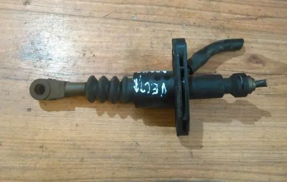 Opel Vectra B Clutch master cylinder 90522656
