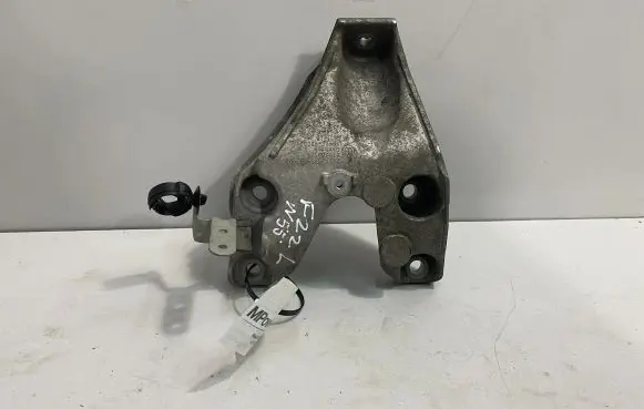 BMW 2 F22 F23 Engine mounting bracket 6789093