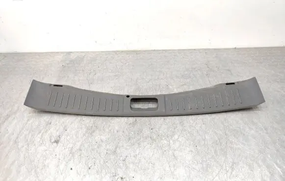 Trunk/boot sill cover protection