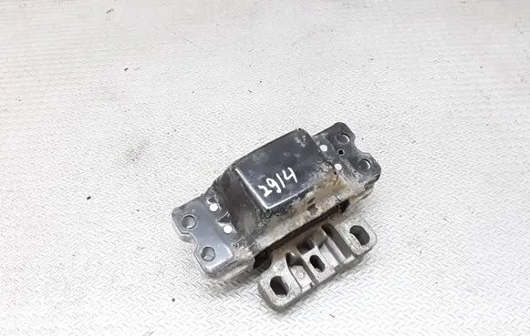 Volkswagen Caddy Engine mount bracket