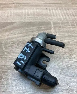 Audi A3 S3 8L Turbo solenoid valve 1J0906627B 72290345