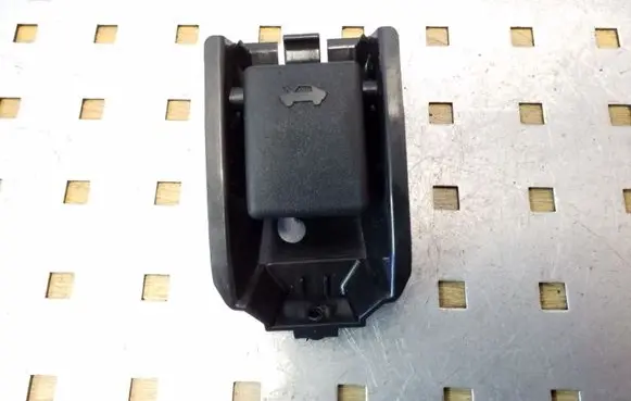 Suzuki Grand Vitara II Engine bonnet (hood) release handle