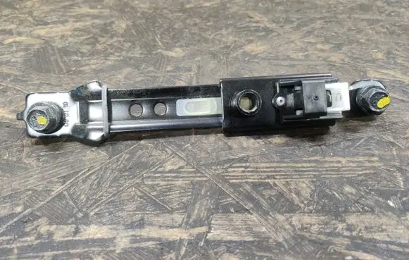 Hyundai i30 Seat belt height adjuster 