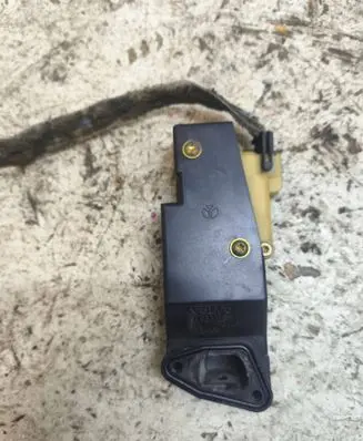 Volvo V70 Fuel tank cap lock motor 9483311 3605