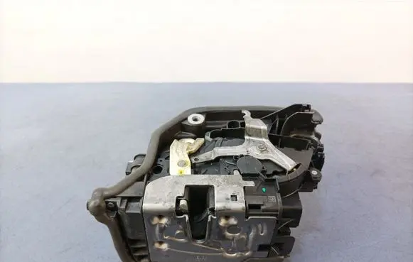 BMW X6 F16 Rear door lock 7362785