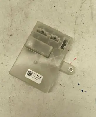 Tesla Model Y Battery charger (optional) P153726400B 153726400B