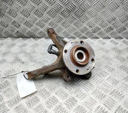 Opel Mokka B Front wheel hub 9826532480