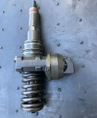 Volkswagen Golf IV Fuel injector 0414720312