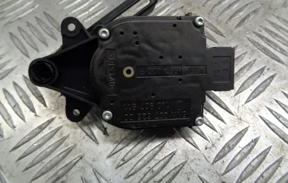 Volkswagen Golf IV A/C air flow flap actuator/motor 1J0907511