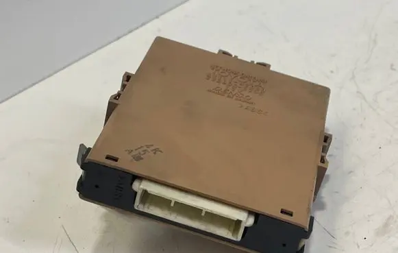 Toyota Prius (XW20) Gateway control module 8911147050 2324005290