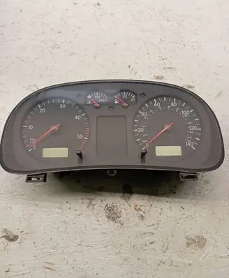 Volkswagen Golf III Speedometer (instrument cluster) 1J0920906L VWZ7Z0B5356568