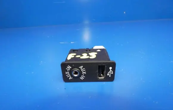 BMW X3 F25 USB socket connector 9297653
