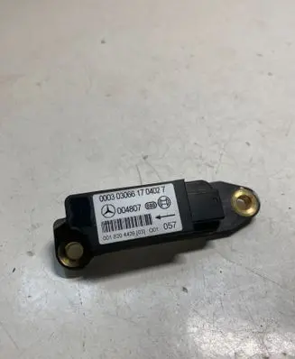 Mercedes-Benz C W203 Airbag deployment crash/impact sensor 0018204426 004807 00030306617