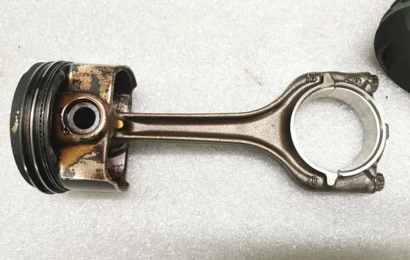 Volkswagen Golf VII Piston with connecting rod 021113 172509 604EBK