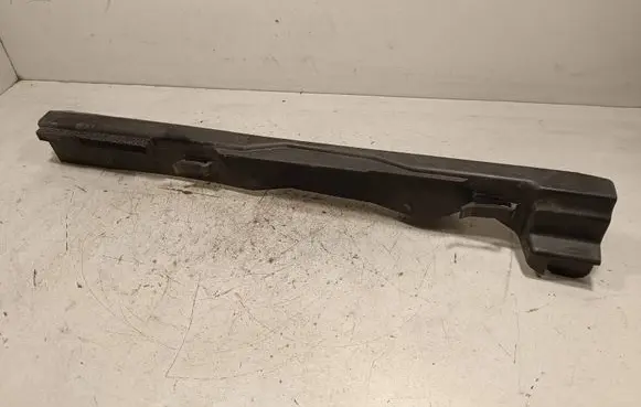 Front bumper mounting bracket