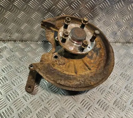 Volkswagen Golf V Rear wheel hub