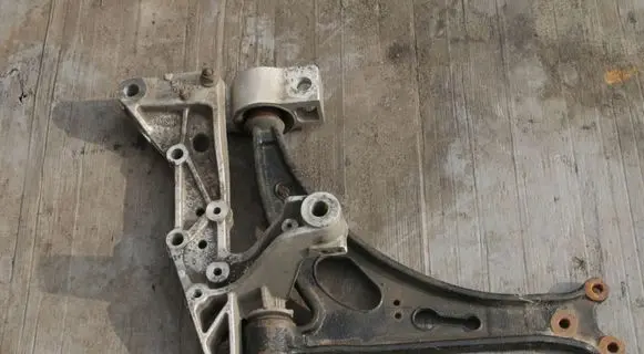 Seat Leon (1P) Front lower control arm/wishbone 1K0199295E