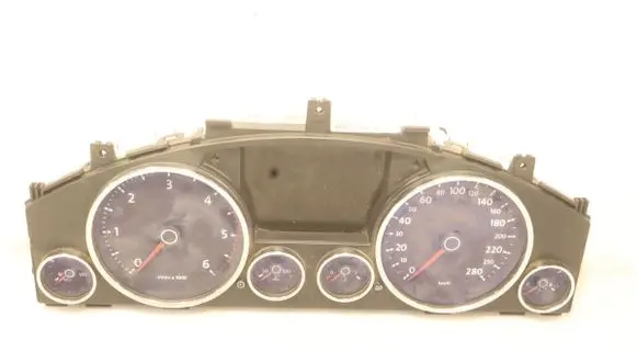 Volkswagen Touareg I Clock 
