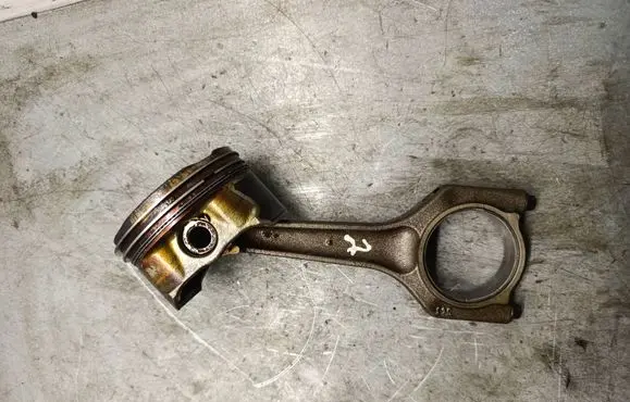 BMW 3 E90 E91 Piston with connecting rod