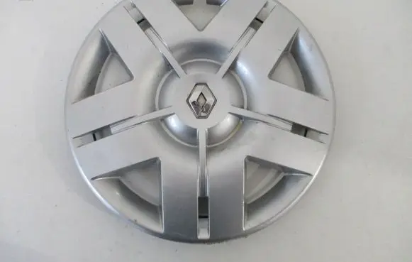 Renault Clio II R15 wheel hub/cap/trim 