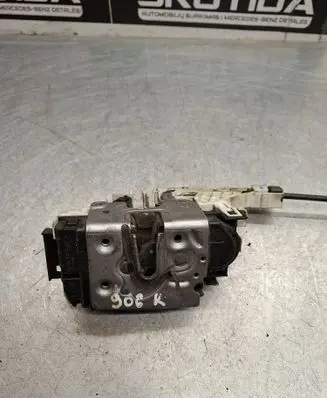 Mercedes-Benz Sprinter W906 Front door lock A9067202135