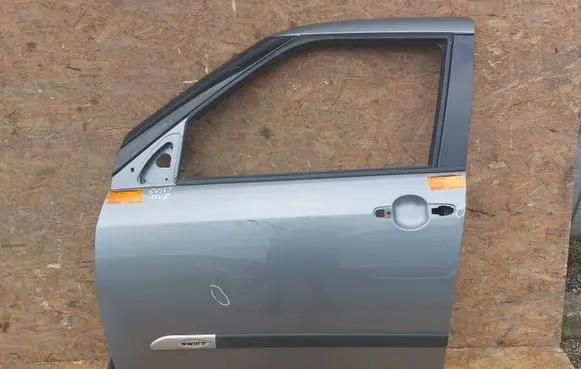 Suzuki Swift I Front door