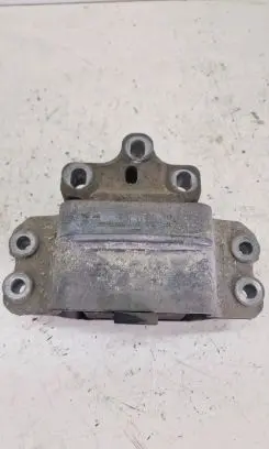 Volkswagen PASSAT B6 Engine mount bracket 3C0199555