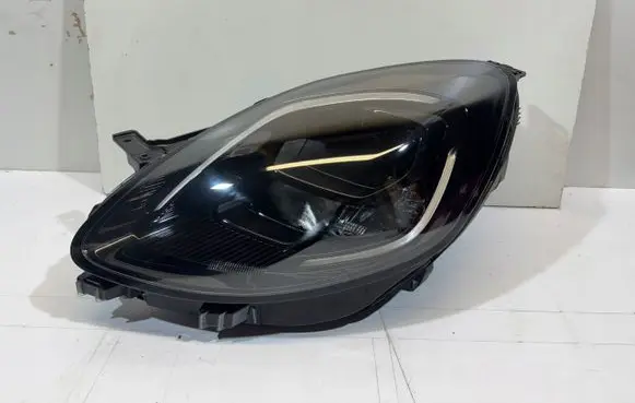 Ford Puma Headlight/headlamp 