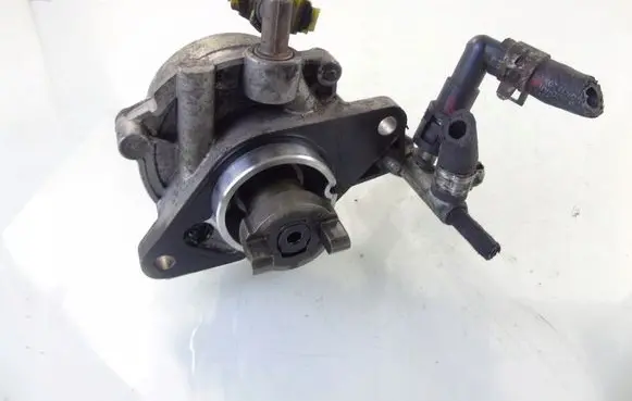 Suzuki Swift I Vacuum pump