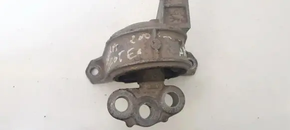 Opel Zafira A Engine mount bracket 90575772