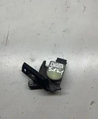 Engine mount bracket