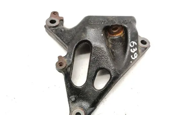 Engine mounting bracket
