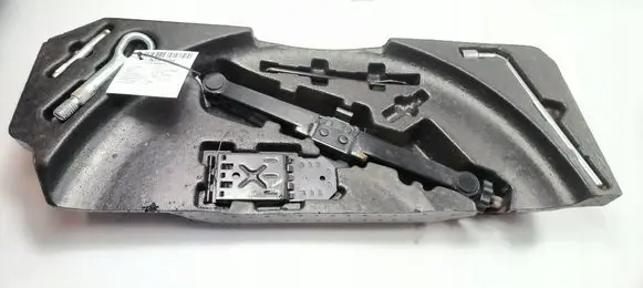 Mercedes-Benz ML W164 Tool set 