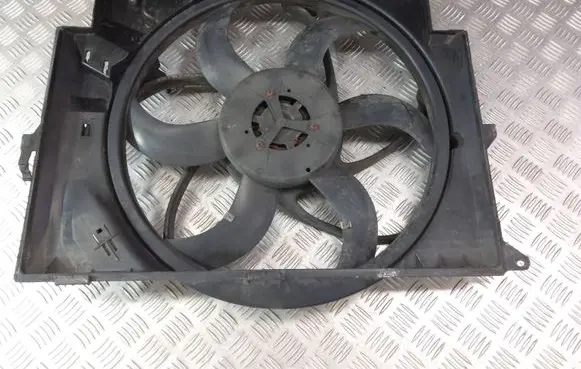 BMW 1 E81 E87 Radiator cooling fan shroud 7788906