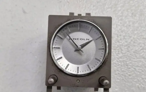 Lincoln Navigator Clock 2L7F-15000-AH