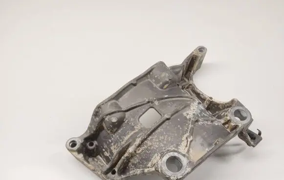 Volvo XC40 Generator/alternator bracket 31480101