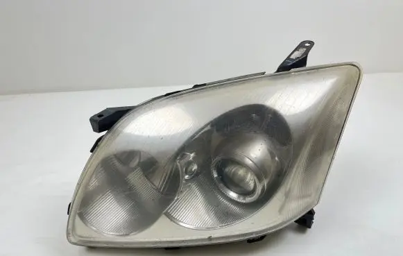 Toyota Avensis T250 Headlight/headlamp HCHR165
