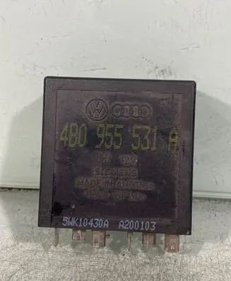 Volkswagen Golf IV Window wiper relay 4b0955531a