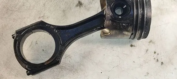 Mercedes-Benz E W212 Piston with connecting rod 65100 834AA
