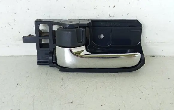 Toyota Corolla Verso E121 Front door interior handle