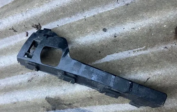 Ford Focus Front bumper mounting bracket 4M5117E857AC