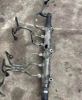 Volvo V70 Fuel distributor 