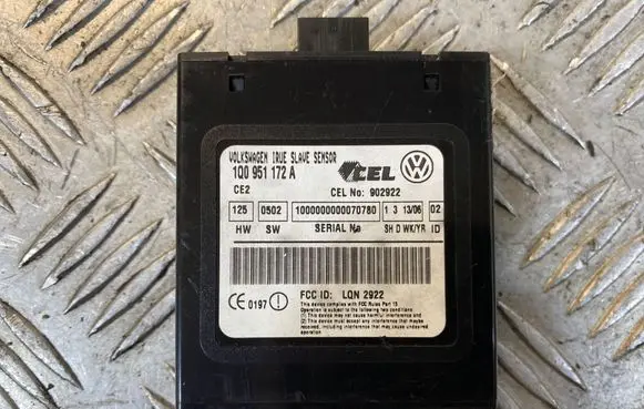 Volkswagen Eos Alarm control unit/module 1Q0951172A 902922