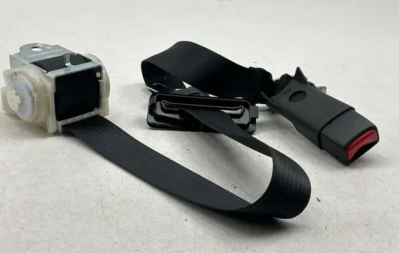 Middle seatbelt (rear)