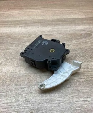Toyota Prius (XW30) Air flap motor/actuator 0638000181