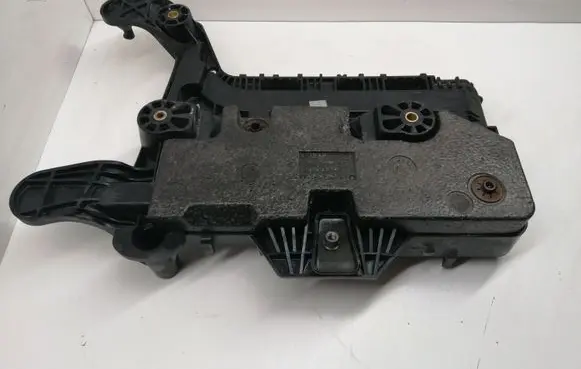 Volkswagen PASSAT B7 Battery tray 1K0915333 1K0915325B